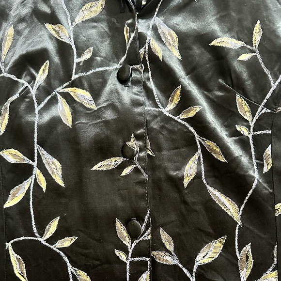 Y2K Black Silky Short Sleeve Leaf Print Button Up Blouse (M) - Picture 7 of 8